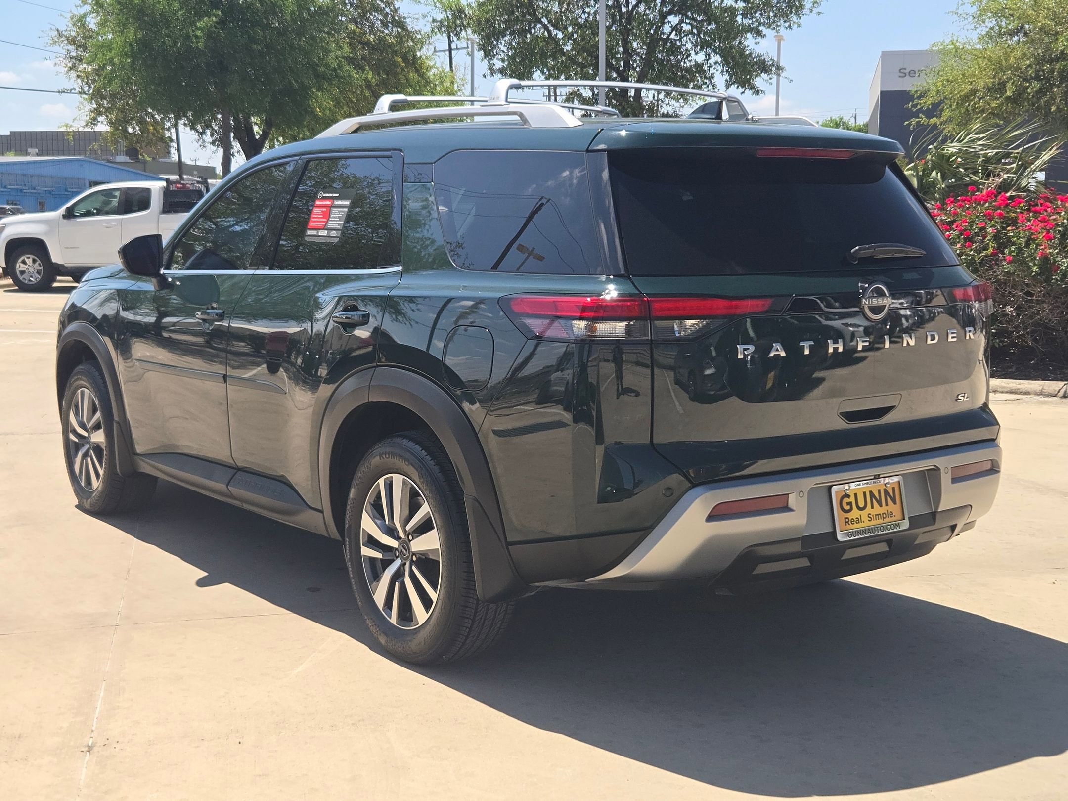 Certified 2024 Nissan Pathfinder SL FWD image 9