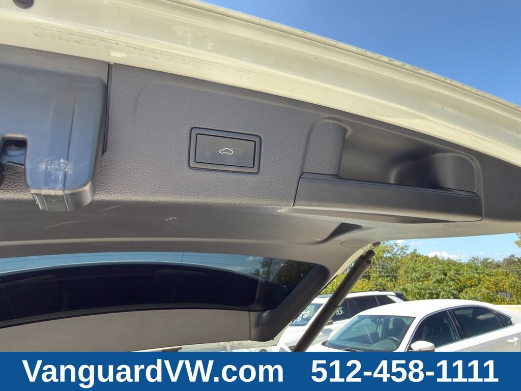 Used 2024 Volkswagen Atlas SE w/ Black Wheel Package FWD image 12
