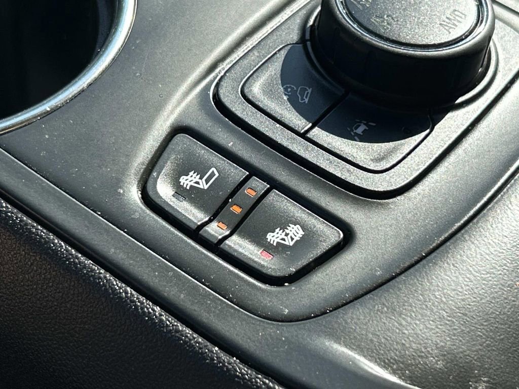 Used 2023 GMC Terrain SLT w/ Infotainment Package II AWD/4WD image 32