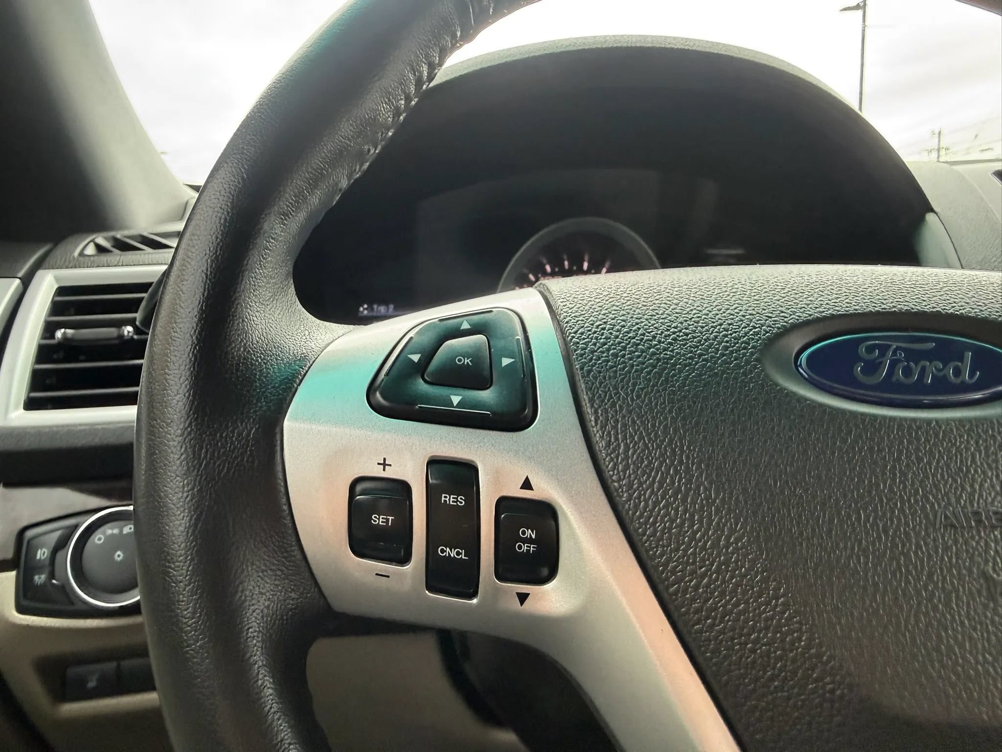 Used 2015 Ford Explorer Limited w/ Equipment Group 301A AWD/4WD image 31