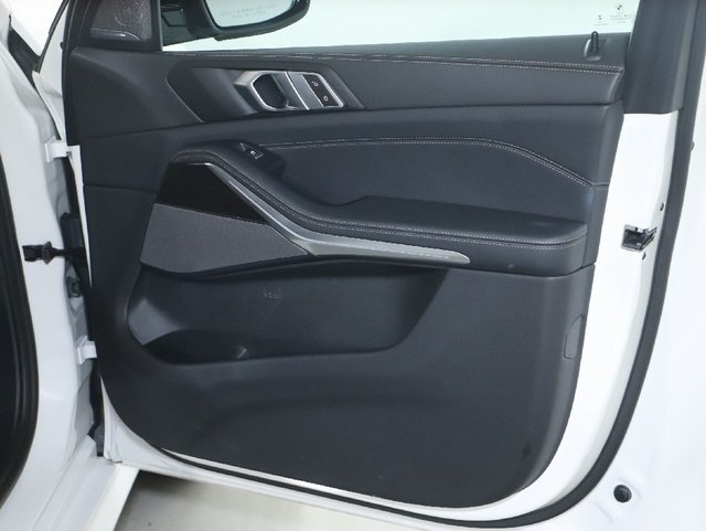 Used 2024 BMW X5 xDrive40i w/ M Sport Package AWD/4WD image 35
