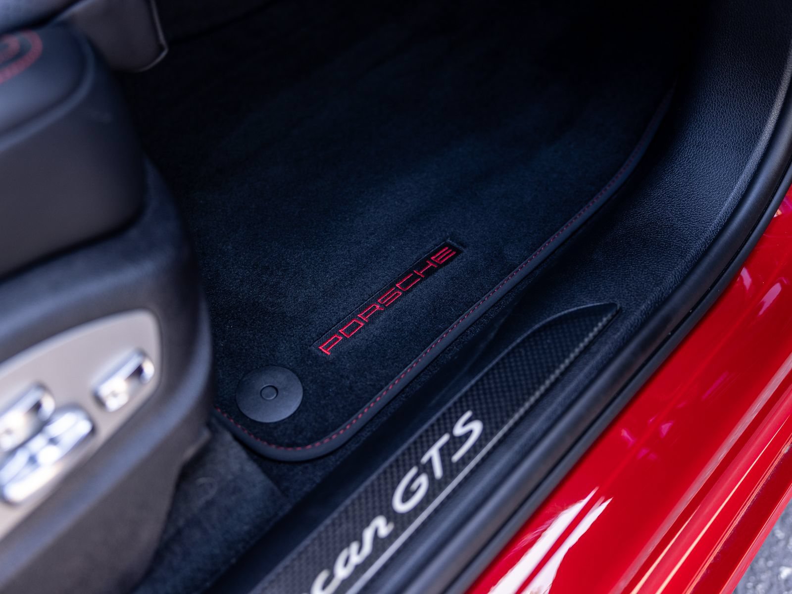 Certified 2024 Porsche Macan GTS AWD/4WD image 58