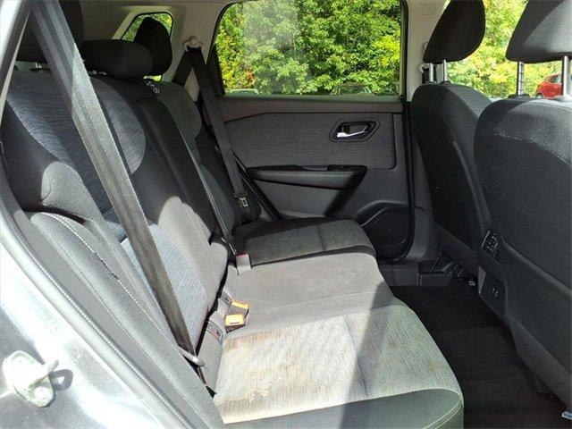 Used 2023 Nissan Rogue SV image 6