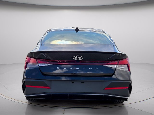 New 2026 Hyundai Elantra SEL Sport FWD image 4