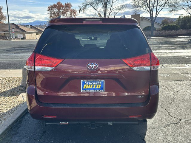 Used 2012 Toyota Sienna XLE image 4