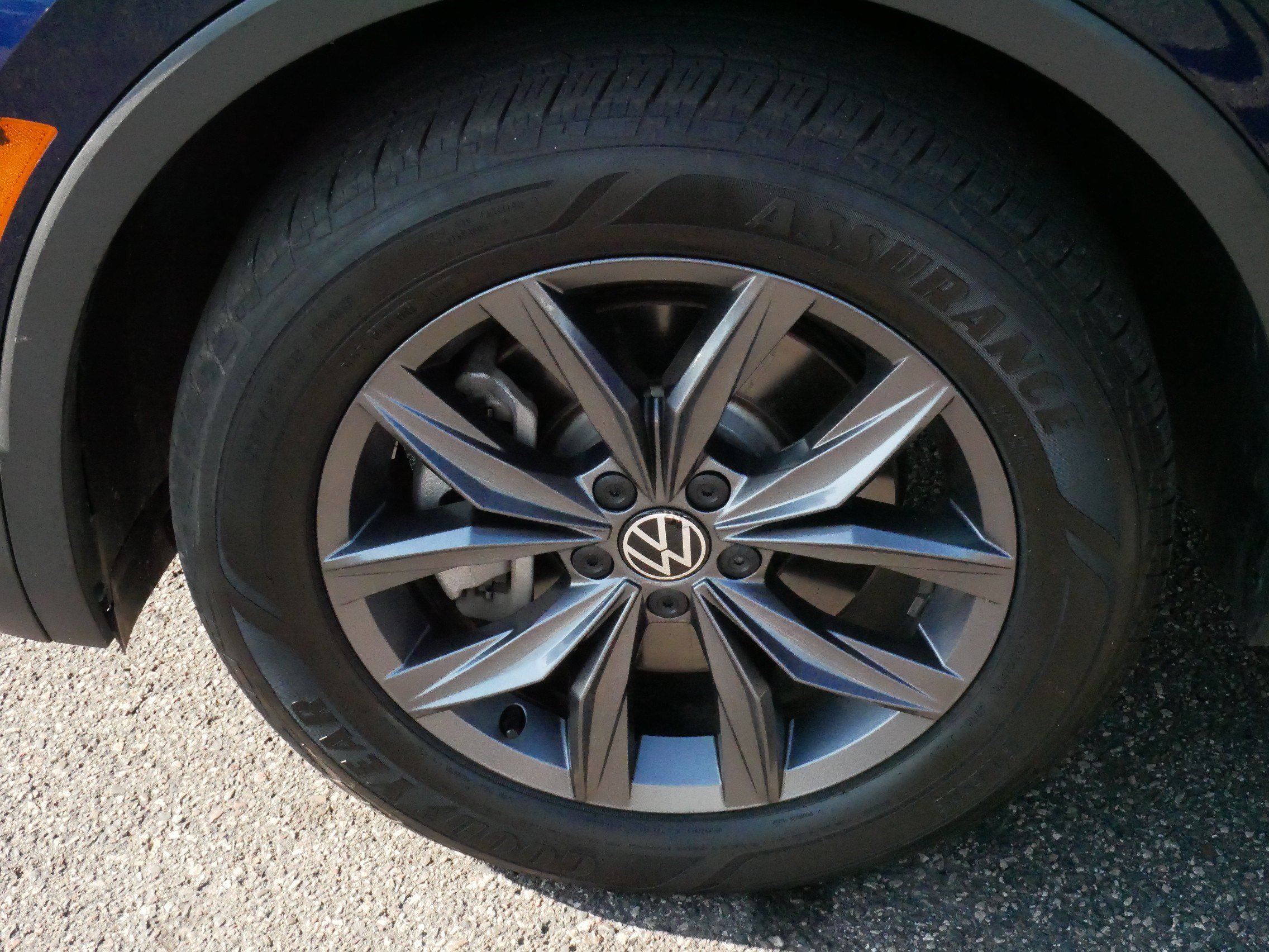 Certified 2023 Volkswagen Tiguan SE w/ Panoramic Sunroof Package AWD/4WD image 15