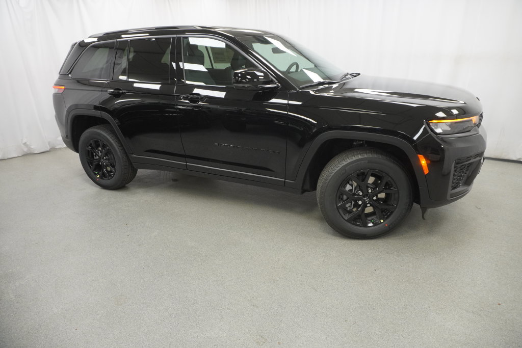 New 2026 Jeep Grand Cherokee Altitude AWD/4WD image 9