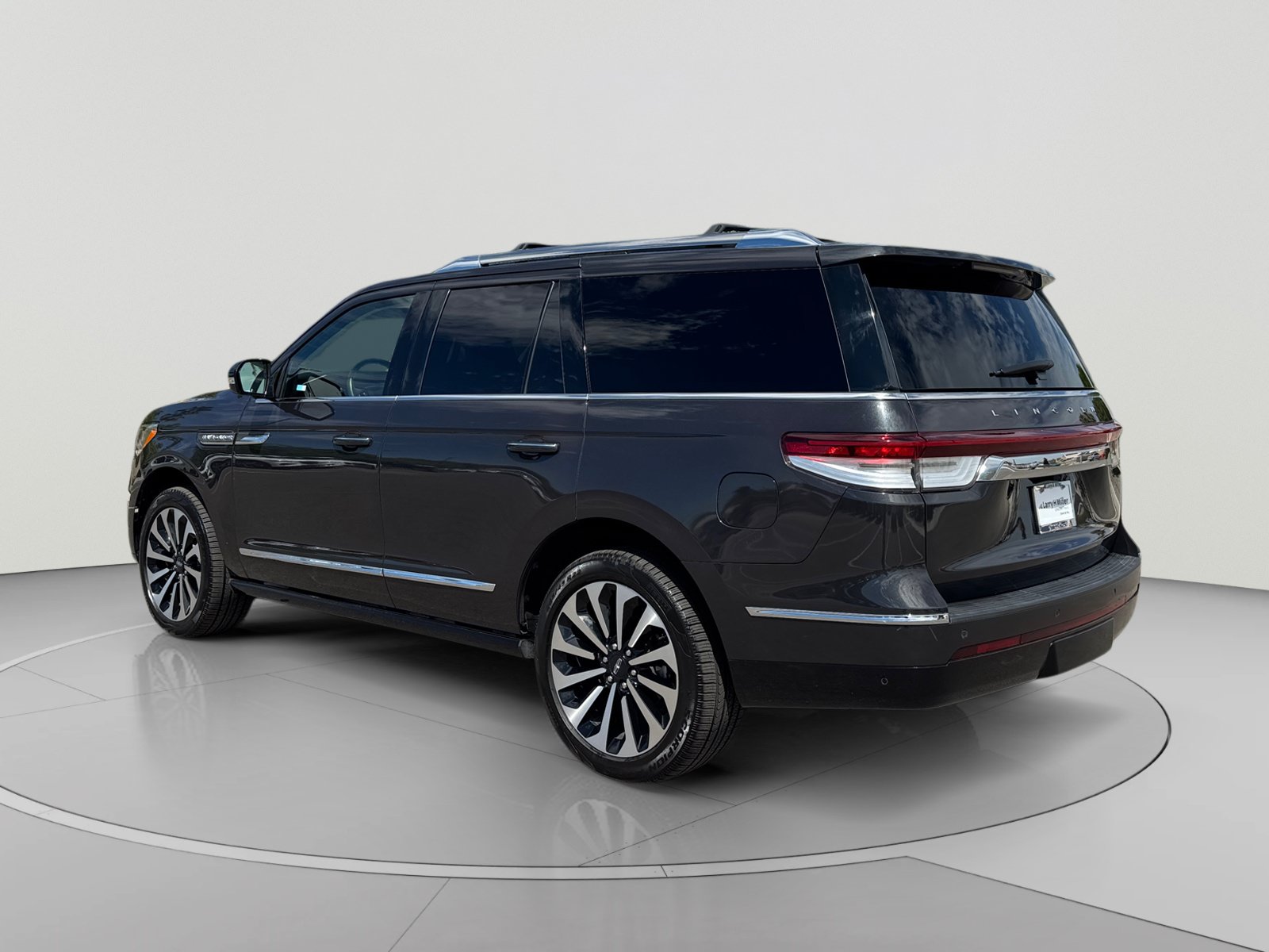 Used 2023 Lincoln Navigator Reserve RWD image 3