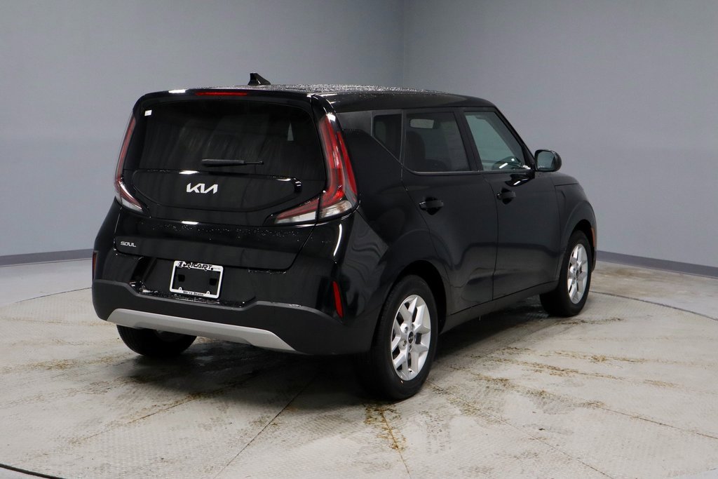 Used 2025 Kia Soul LX image 11