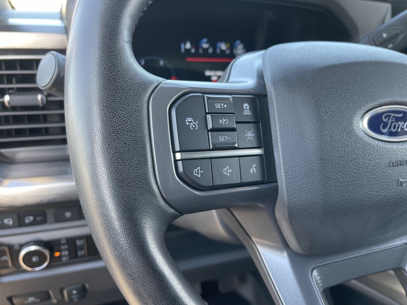 Used 2023 Ford F250 Lariat w/ Lariat Ultimate Package AWD/4WD image 25