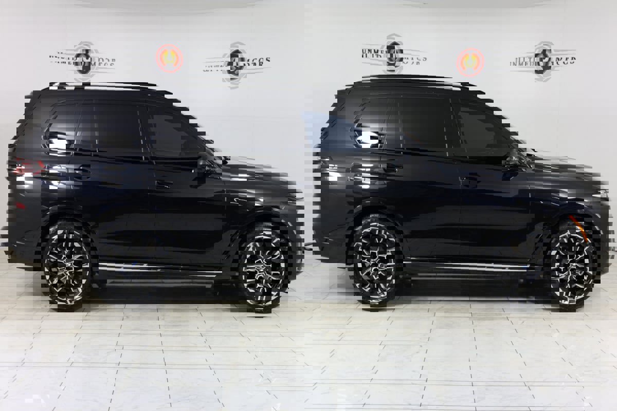 Used 2023 BMW X7 xDrive40i w/ M Sport Package image 2