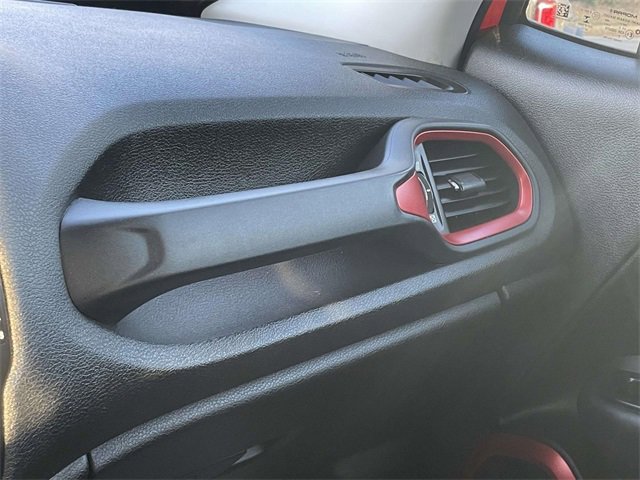 Used 2016 Jeep Renegade Trailhawk w/ Safety & Security Group image 30