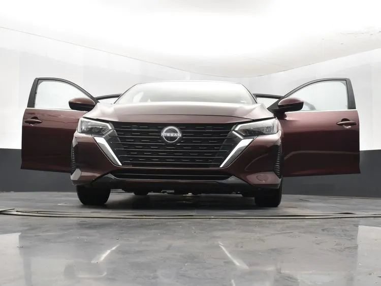 Used 2025 Nissan Sentra SV FWD image 11