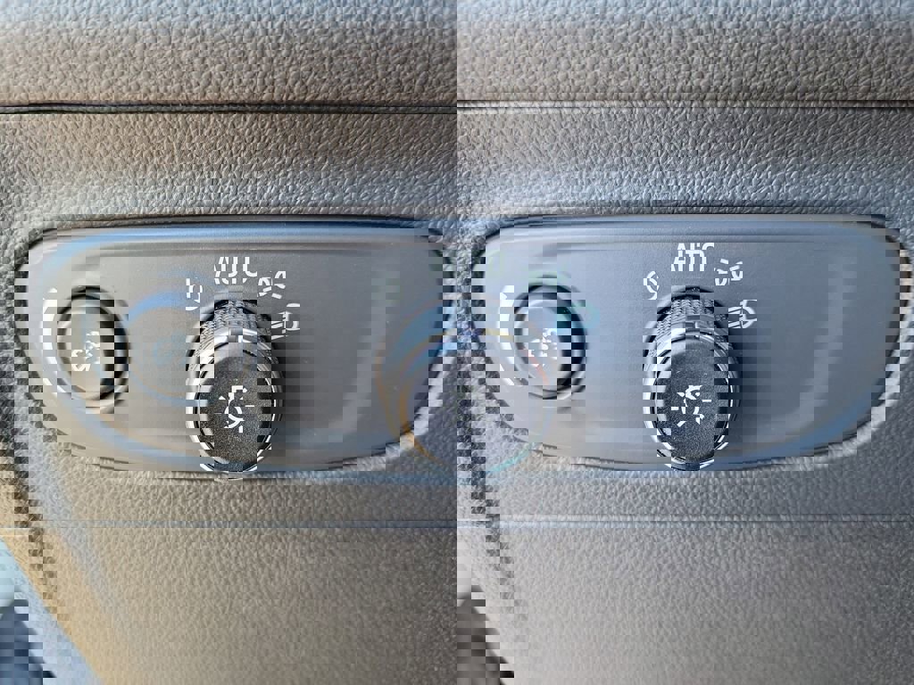 Used 2023 Buick Envision Preferred image 21