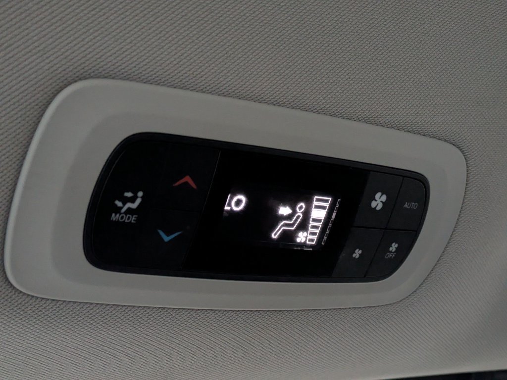 Used 2018 Chrysler Pacifica Touring-L FWD image 22