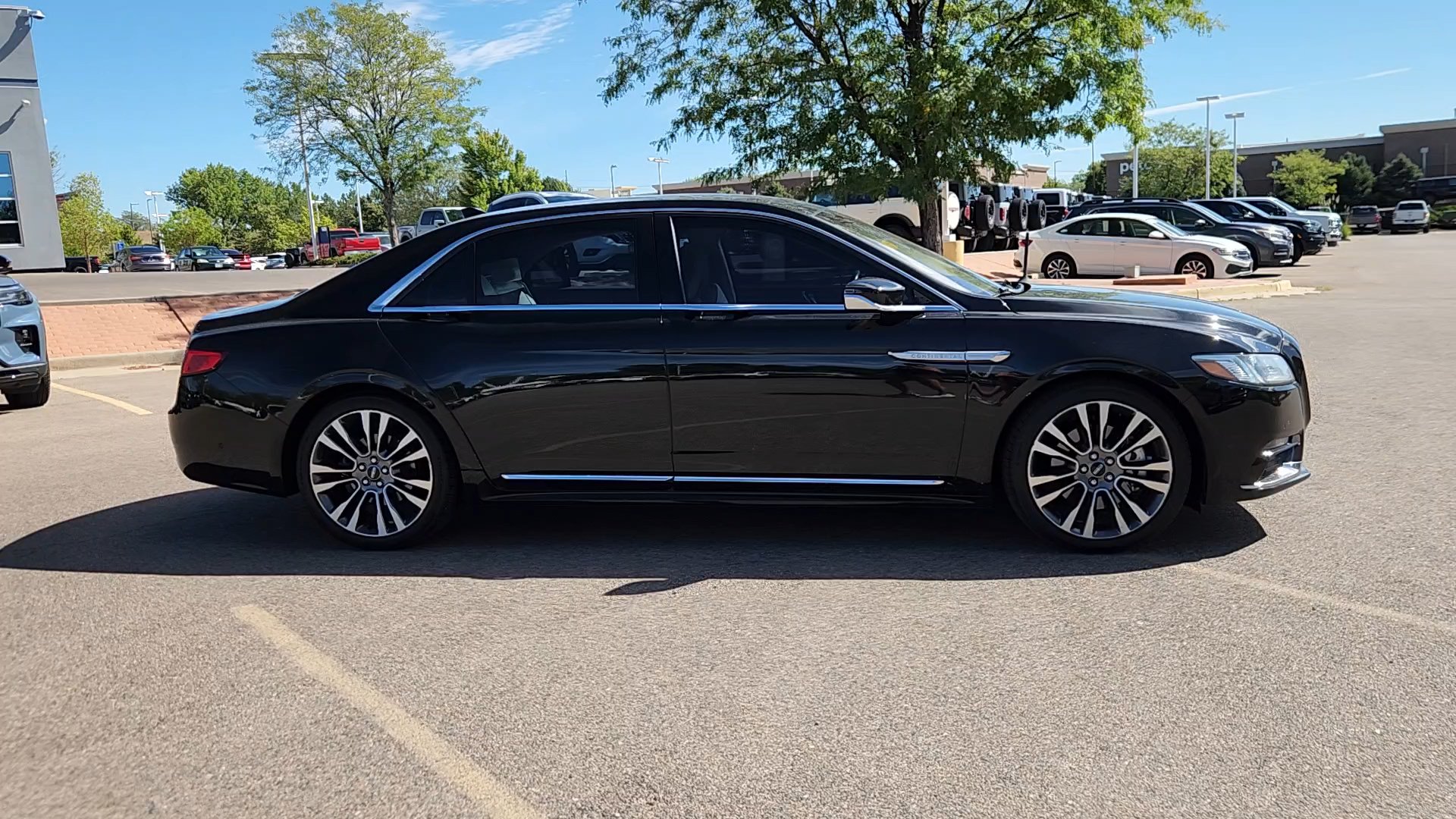 Used 2018 Lincoln Continental Reserve AWD/4WD image 9