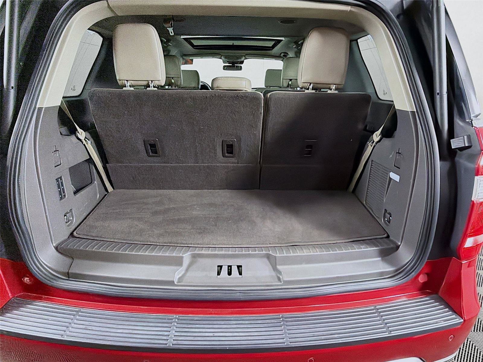 Used 2020 Ford Expedition XLT w/ Equipment Group 202A AWD/4WD image 27