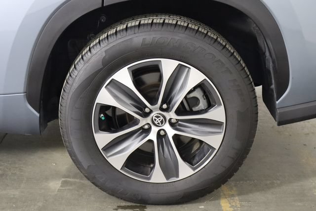 Used 2023 Toyota Highlander XLE FWD image 39