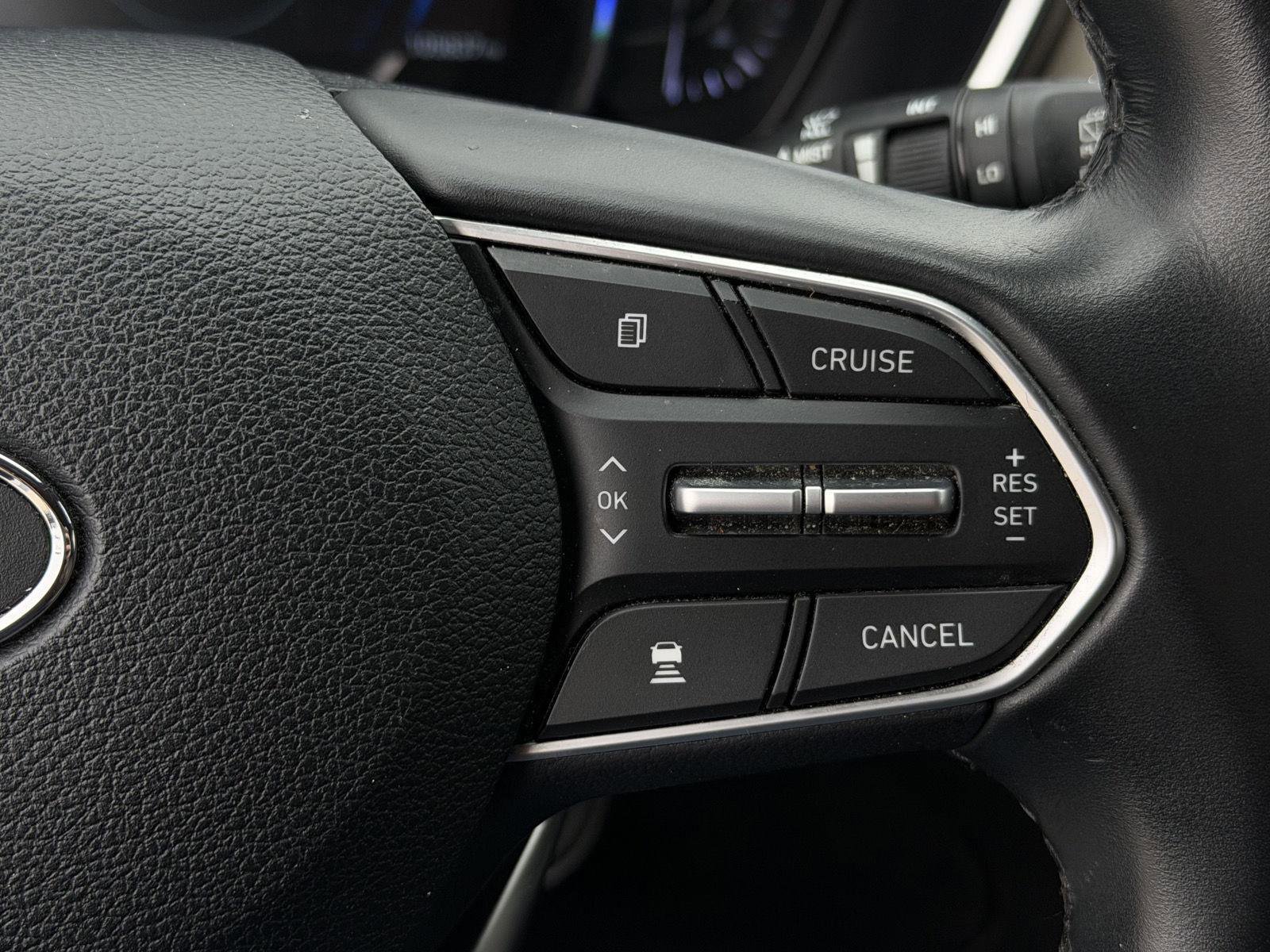 Used 2020 Hyundai Santa Fe SEL w/ Convenience + Premium Package image 17