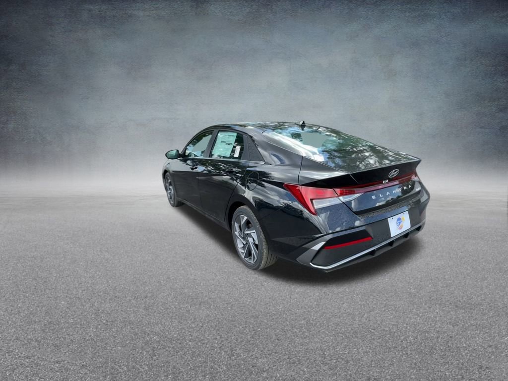 New 2025 Hyundai Elantra Limited image 17