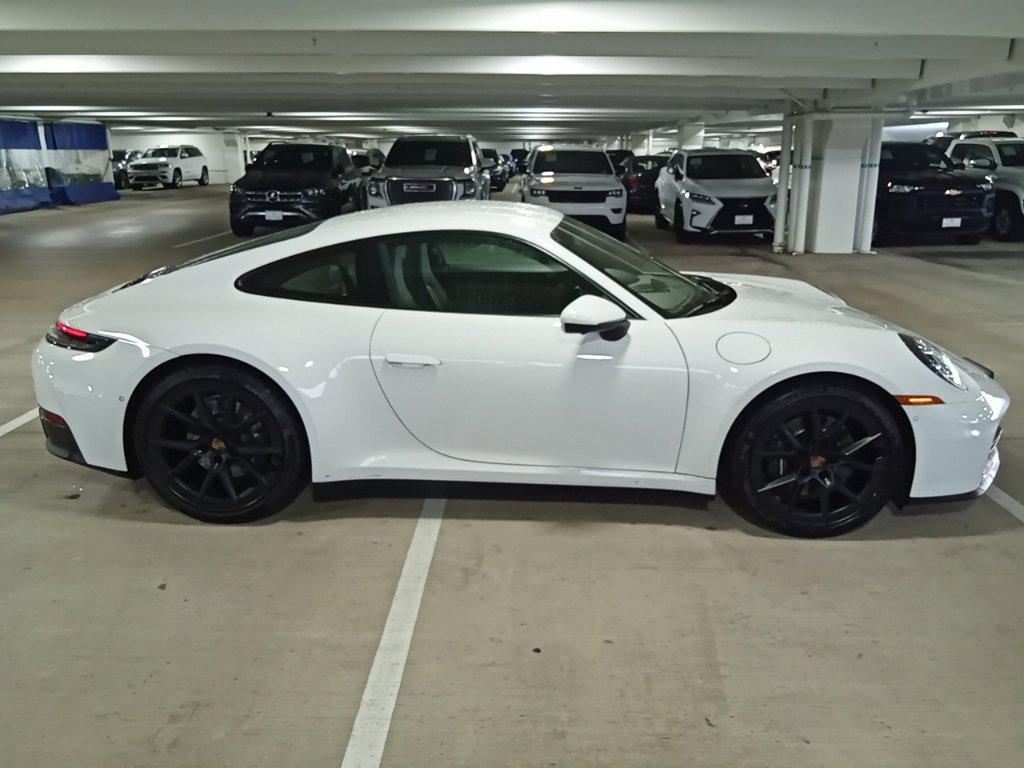 Used 2025 Porsche 911 Carrera RWD image 5