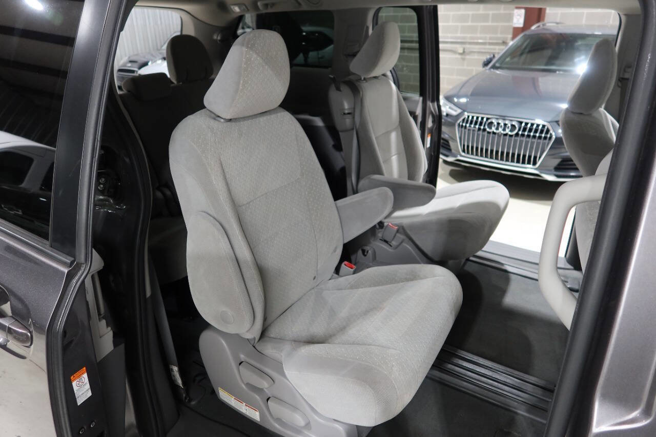 Used 2020 Toyota Sienna LE FWD image 15