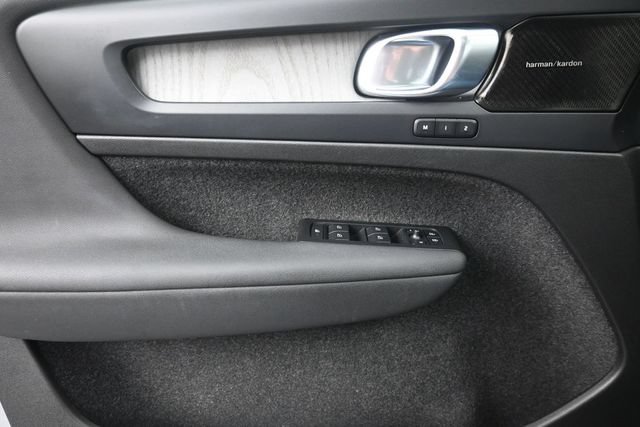 Used 2023 Volvo XC40 B4 Ultimate FWD image 17