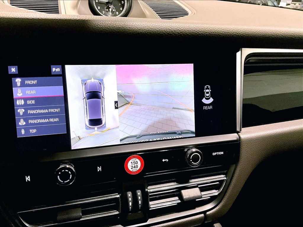 Certified 2024 Porsche Macan image 26