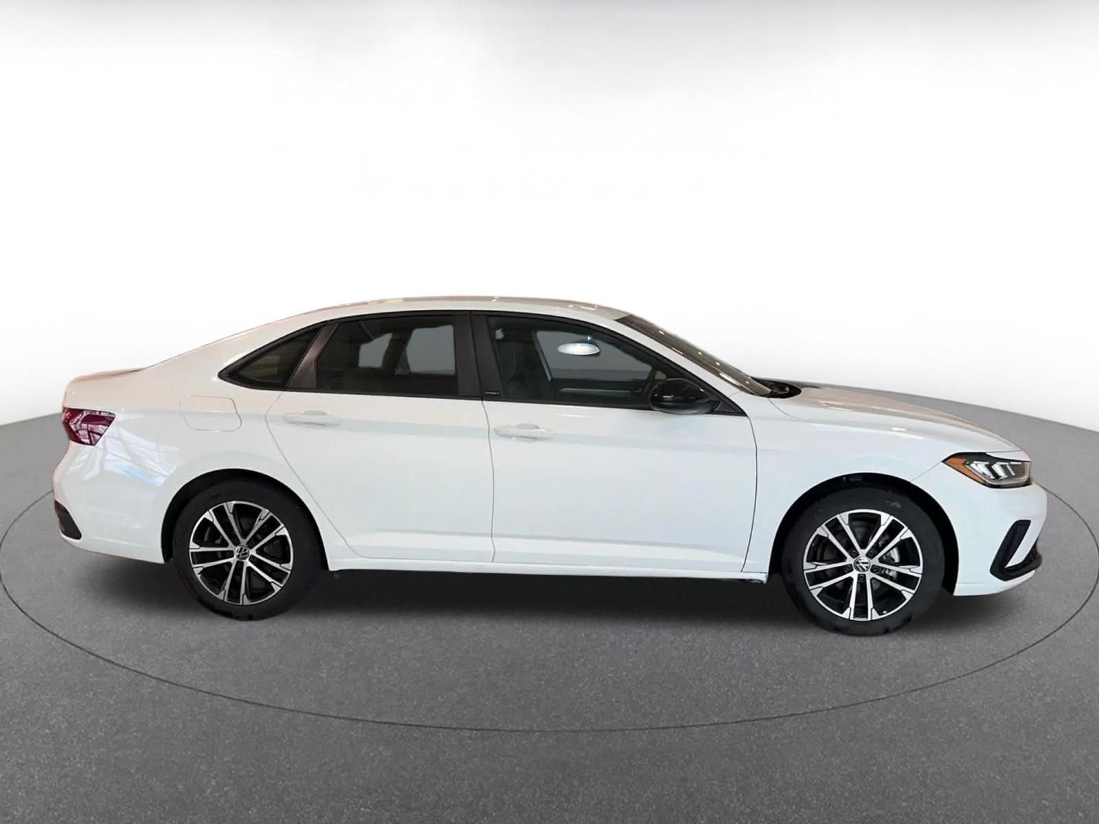 Used 2025 Volkswagen Jetta Sport image 16