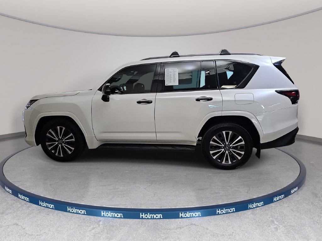 Used 2022 Lexus LX 600 4WD w/ Appearance Package image 9
