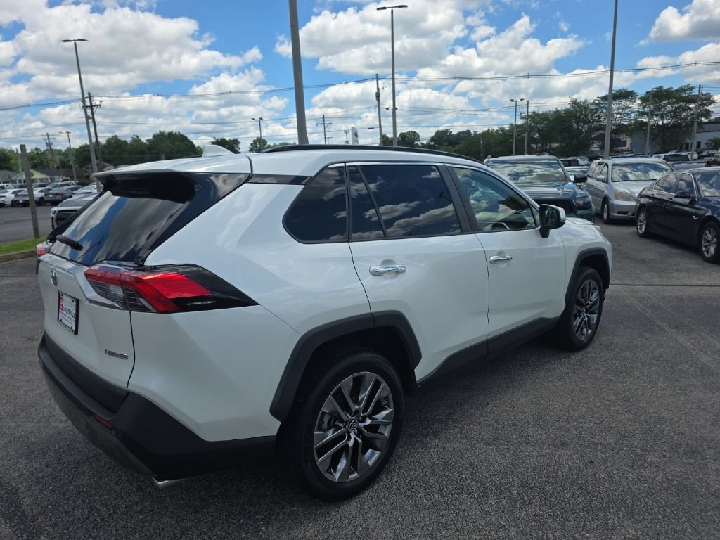 Used 2019 Toyota RAV4 Limited FWD image 5