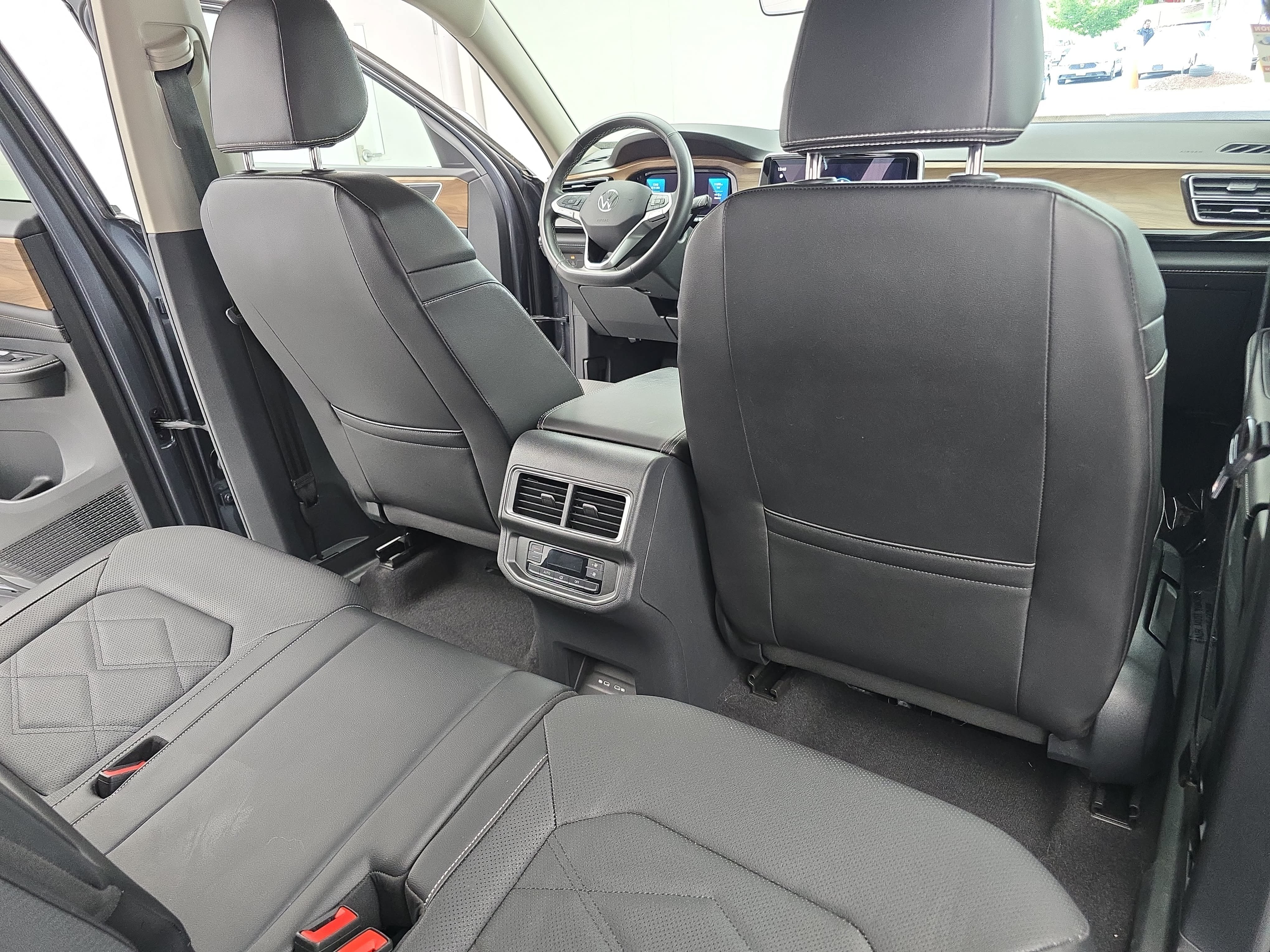 Used 2024 Volkswagen Atlas SE AWD/4WD image 11