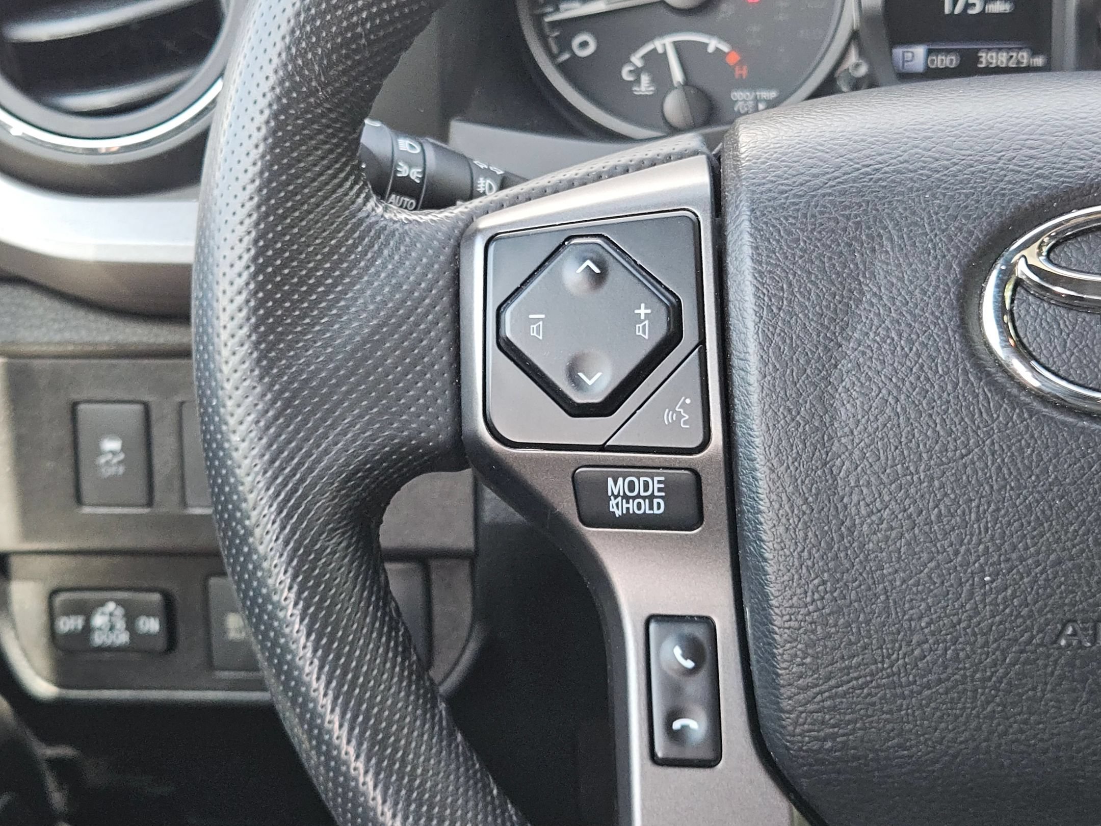 Used 2021 Toyota Tacoma TRD Off-Road w/ Technology Package AWD/4WD image 21