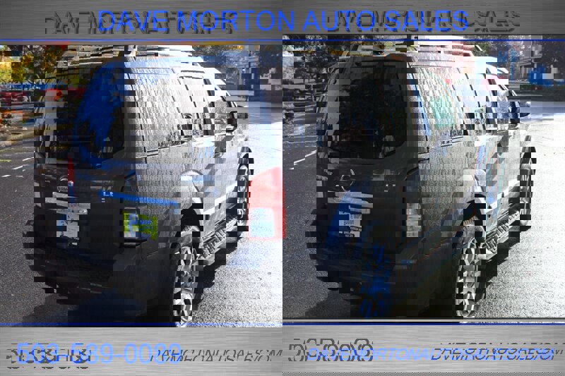 Used 2011 Nissan Pathfinder LE image 4