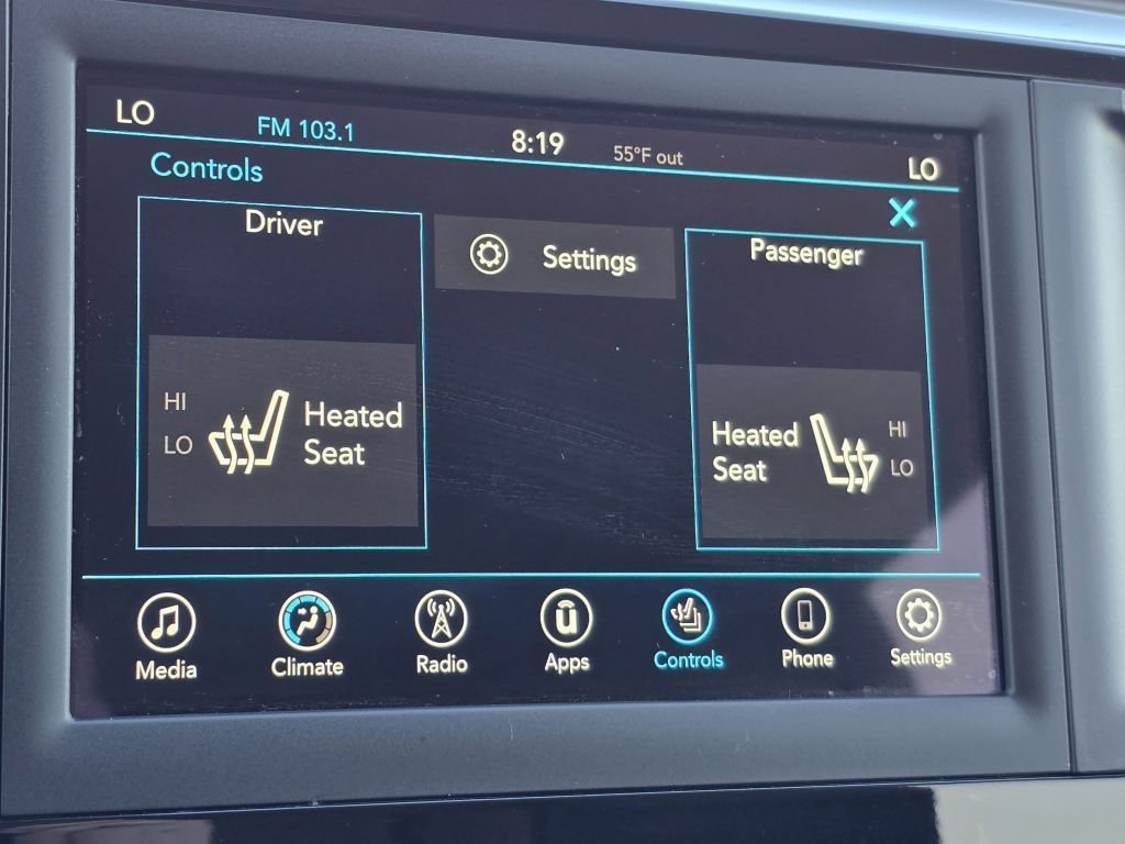 Used 2018 Chrysler Pacifica Touring-L FWD image 5