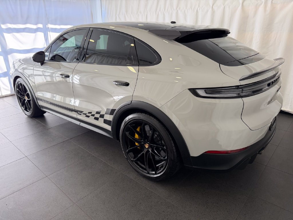 Used 2024 Porsche Cayenne Turbo GT AWD/4WD image 3