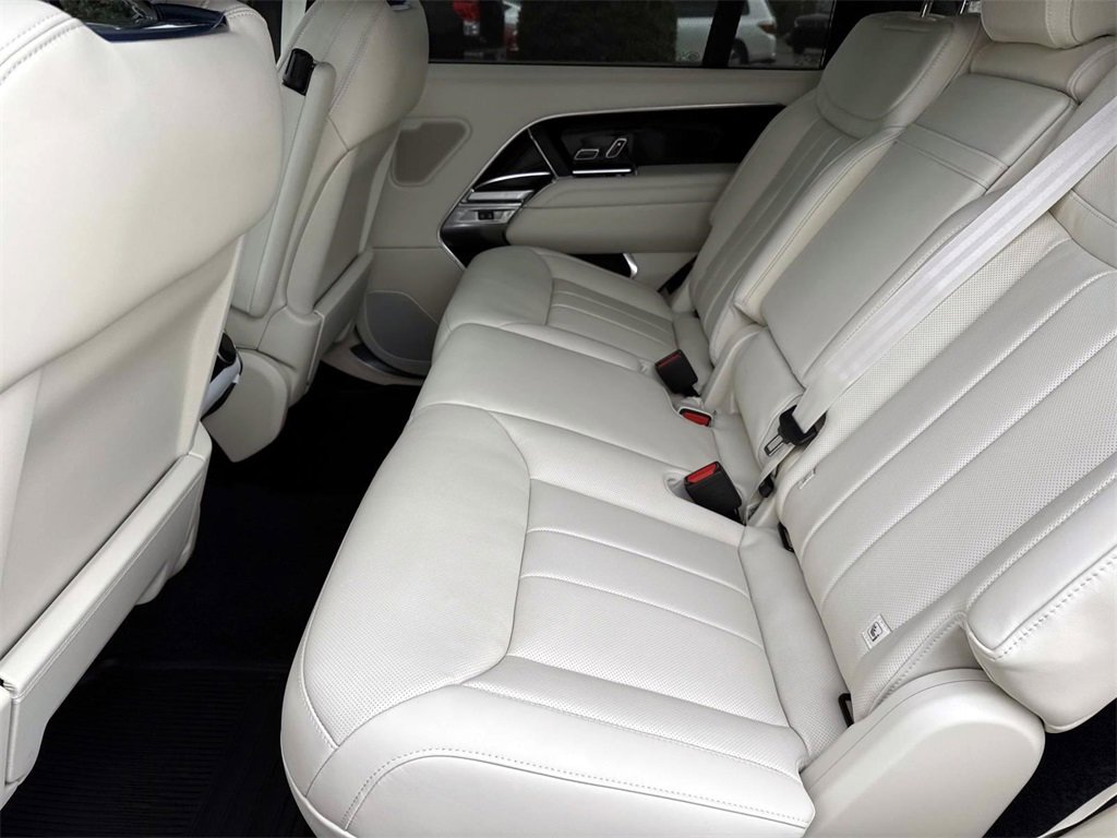 New 2026 Land Rover Range Rover Long Wheelbase SE image 14