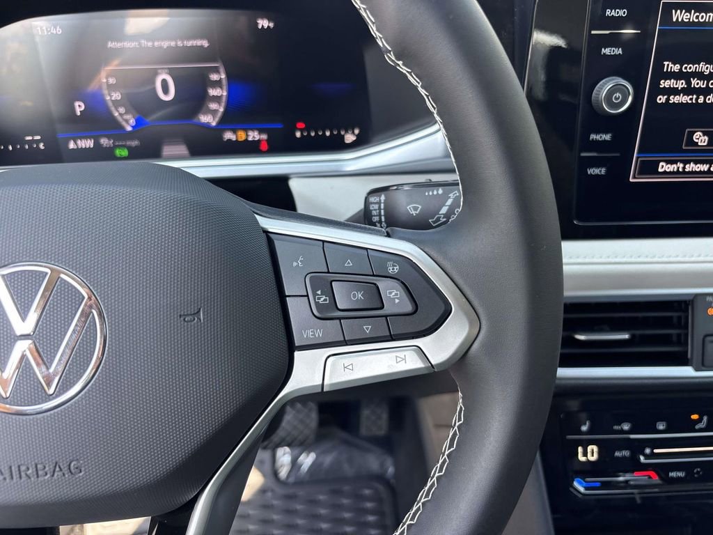 New 2025 Volkswagen Taos SE image 18