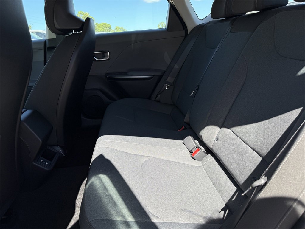 New 2025 Kia K4 LXS image 17