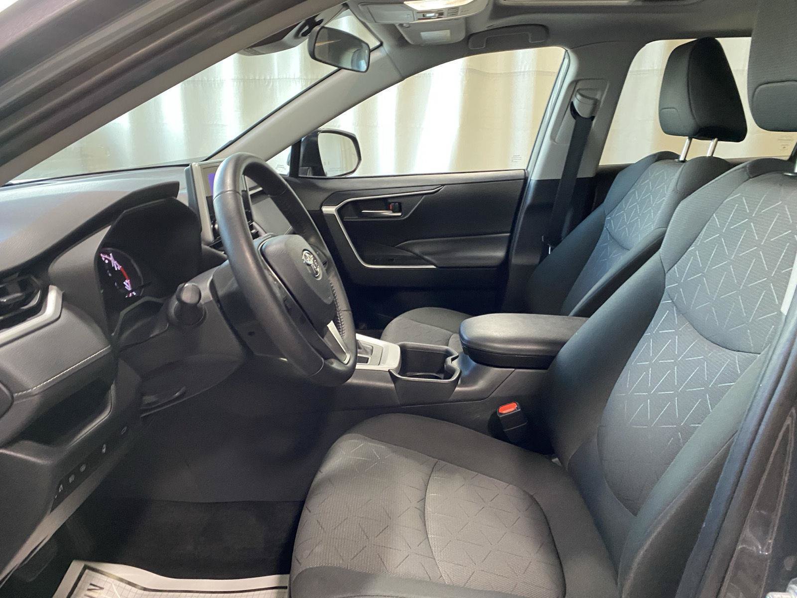 Used 2024 Toyota RAV4 XLE w/ Convenience Package AWD/4WD image 6
