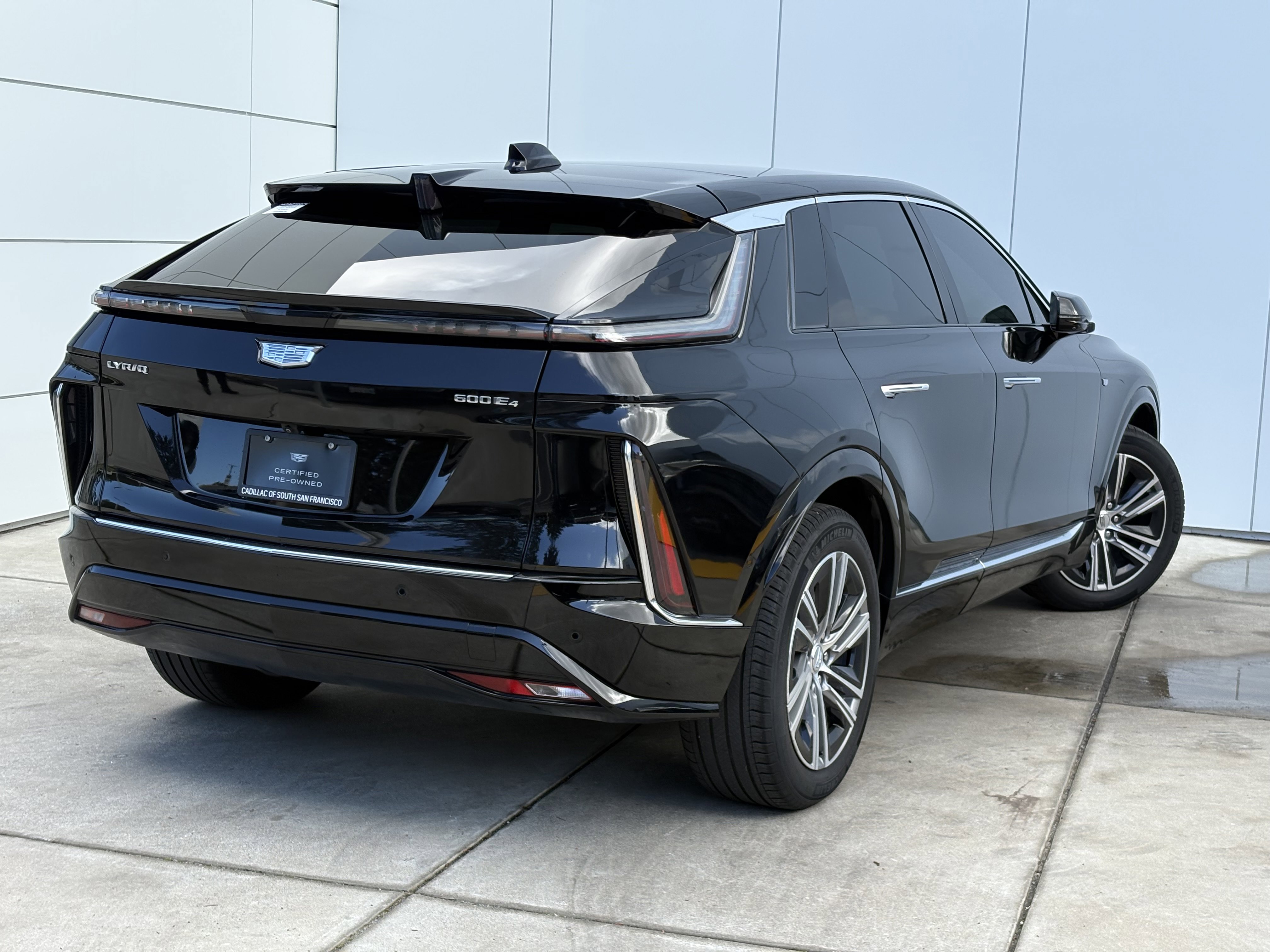 Certified 2024 Cadillac Lyriq Luxury AWD/4WD image 7