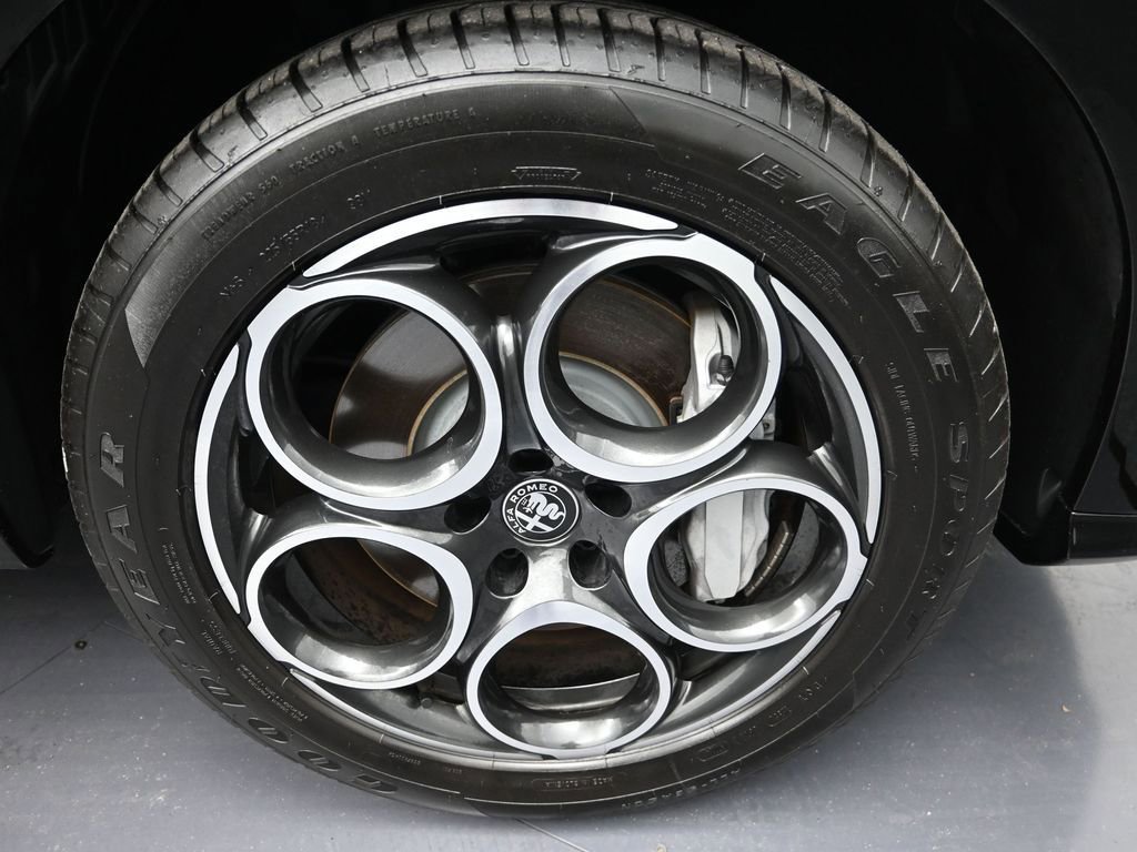 Used 2025 Alfa Romeo Tonale AWD/4WD image 9