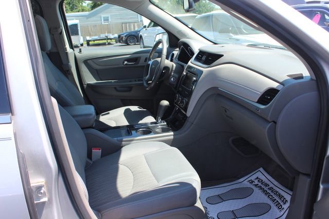 Used 2017 Chevrolet Traverse LT FWD image 13