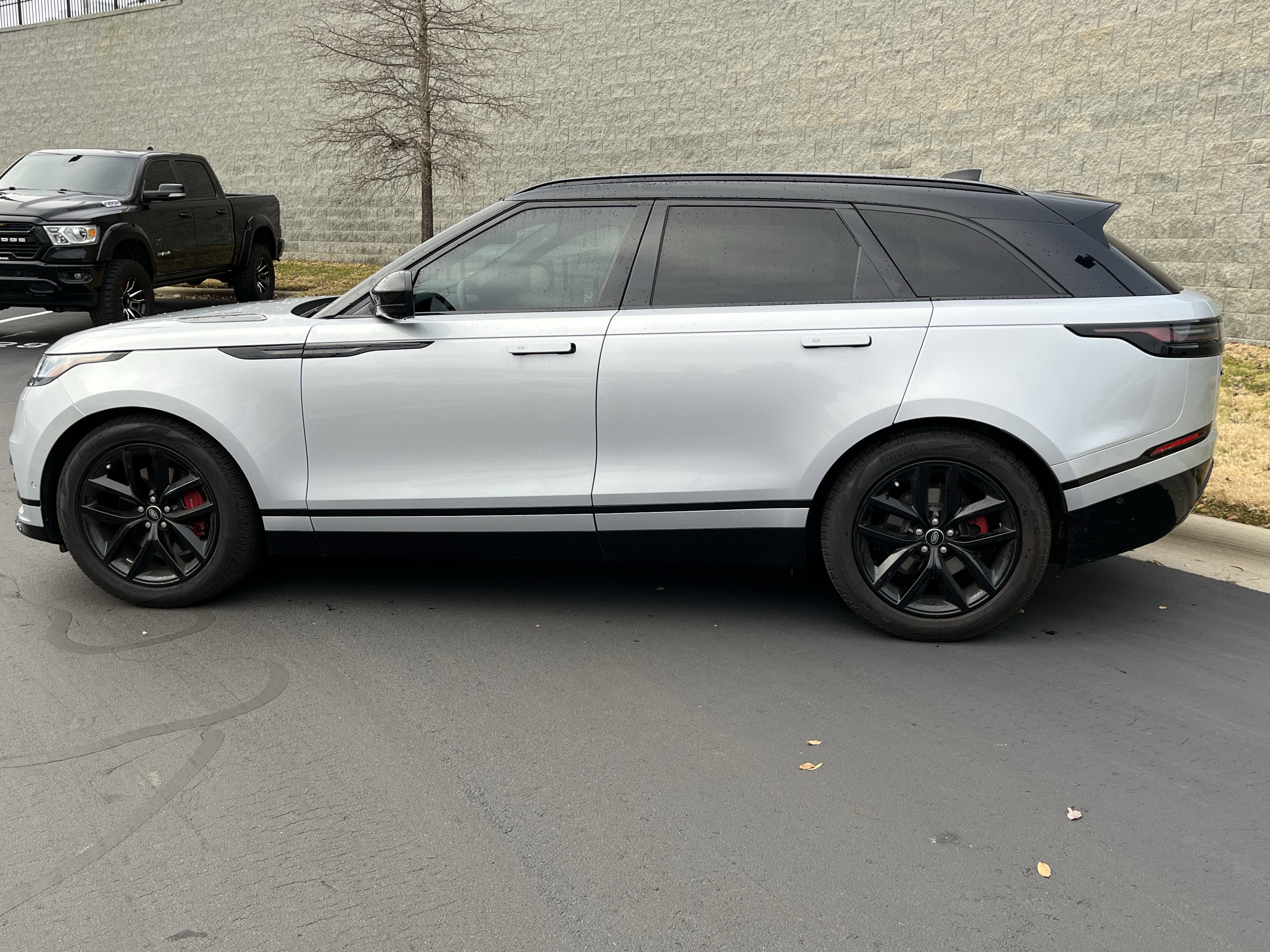 Used 2024 Land Rover Range Rover Velar Dynamic SE image 4