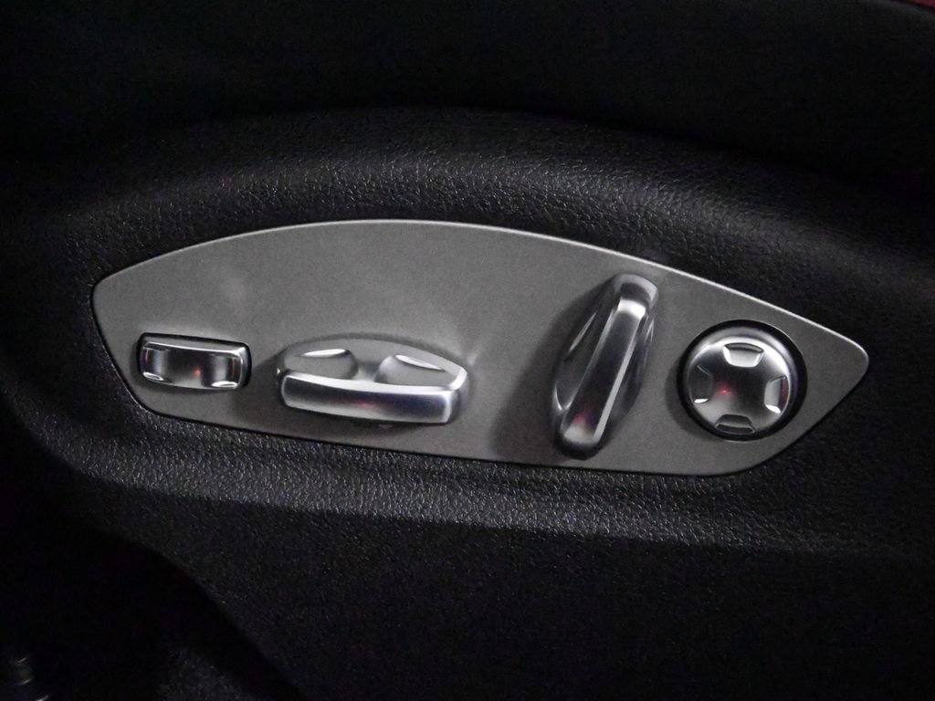 Used 2026 Porsche Macan AWD/4WD image 31