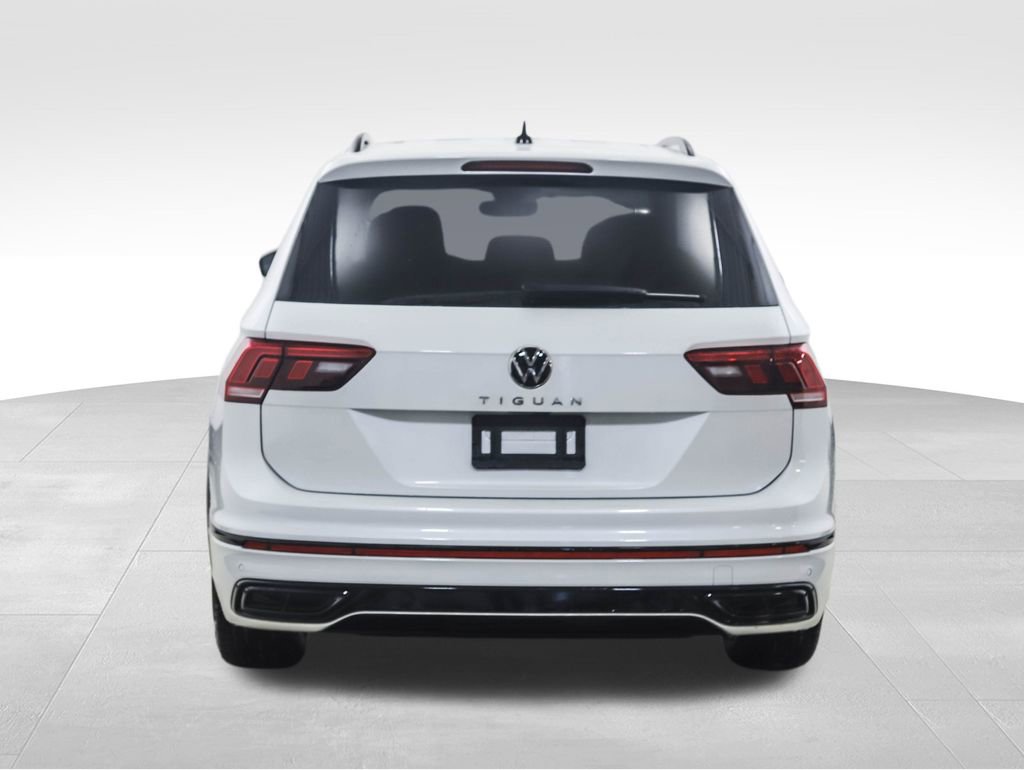 Used 2024 Volkswagen Tiguan SE R-Line image 4
