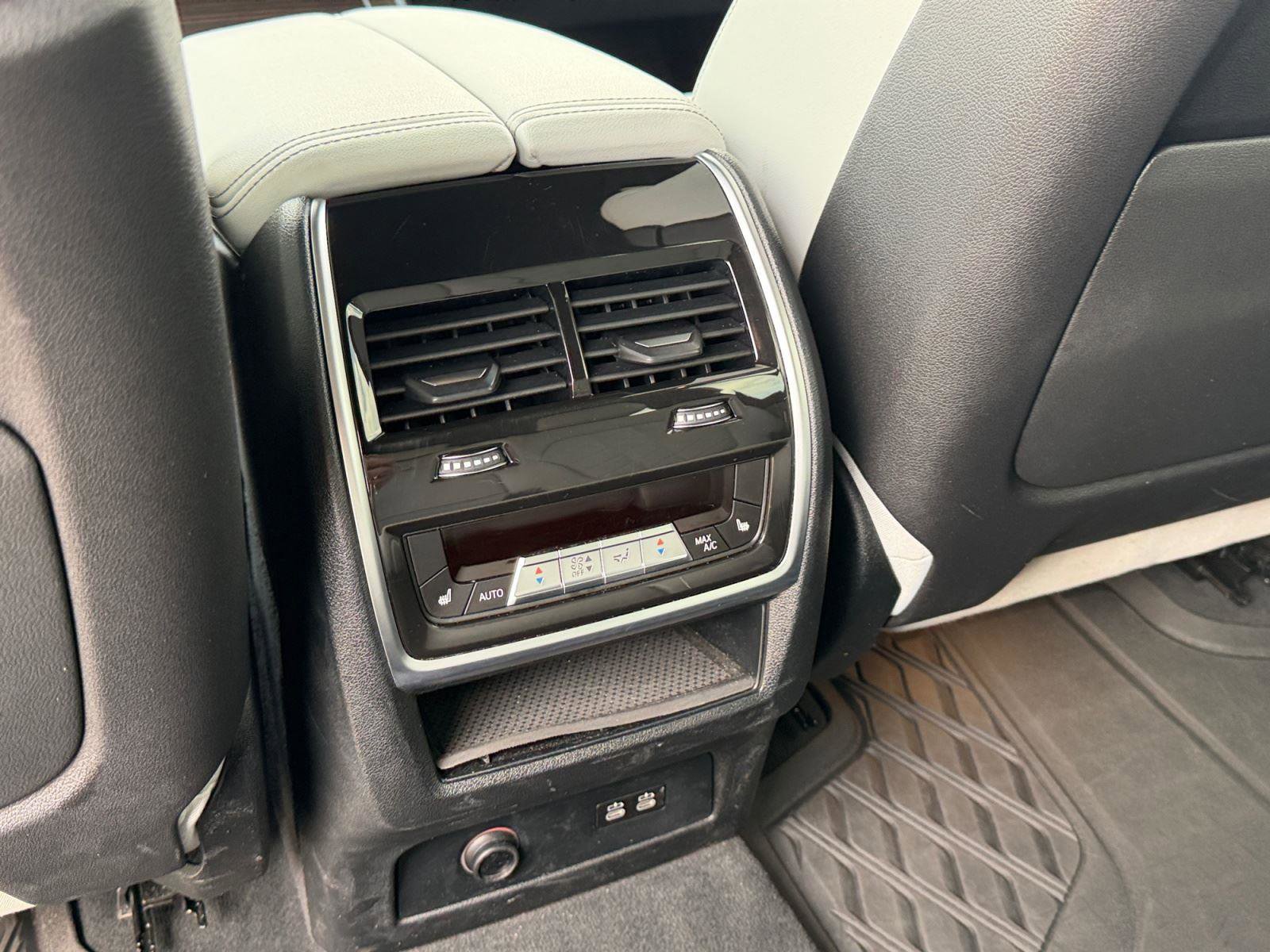 Used 2023 BMW X7 xDrive40i w/ Executive Package image 41