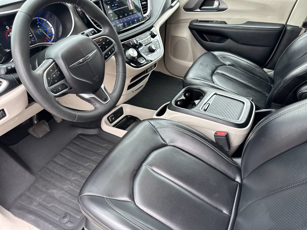 Used 2023 Chrysler Pacifica Touring-L FWD image 9