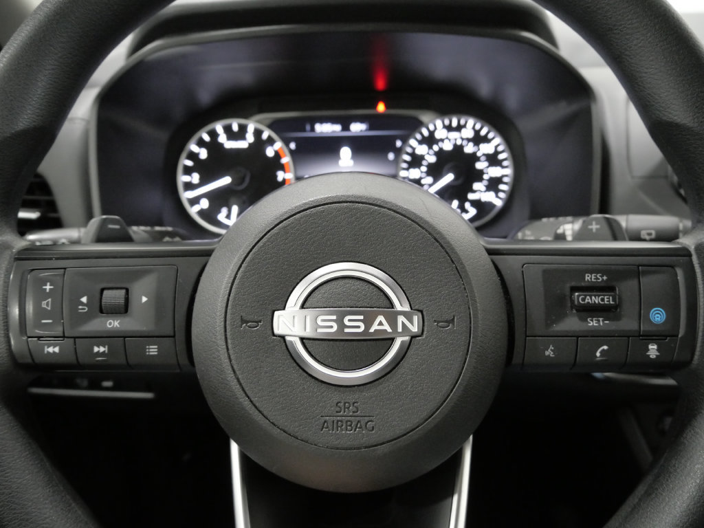 Used 2024 Nissan Rogue SV AWD/4WD image 16