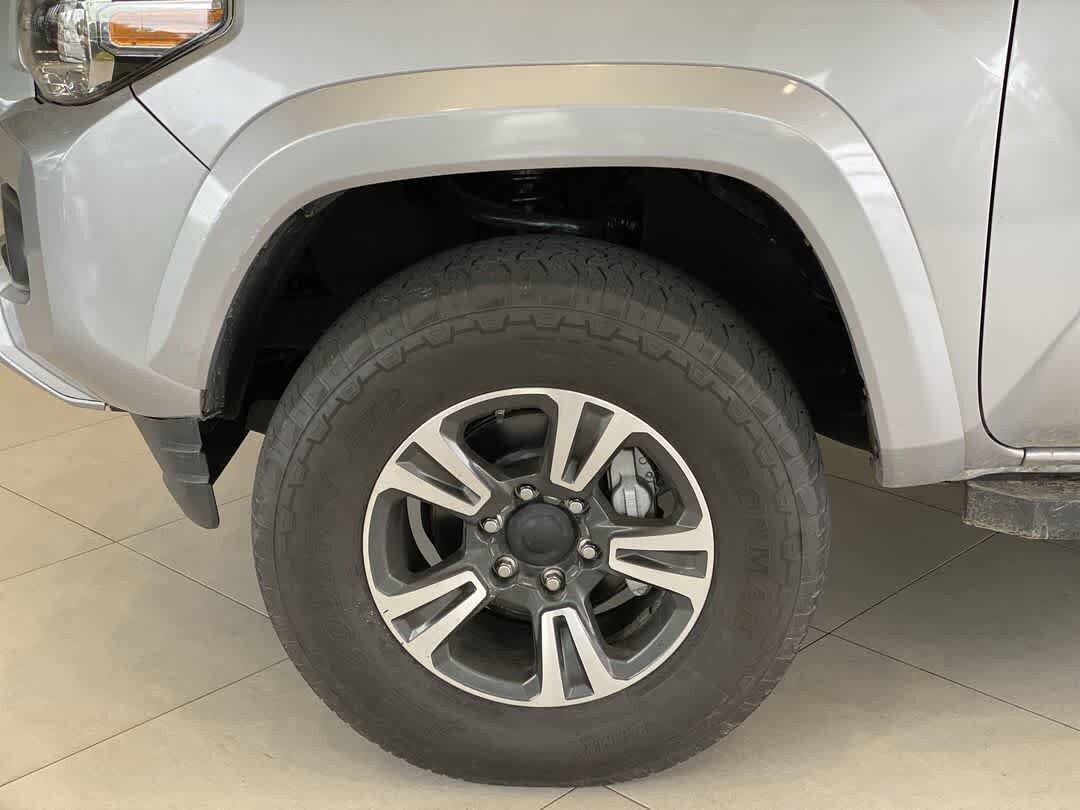 Used 2019 Toyota Tacoma TRD Sport AWD/4WD image 13